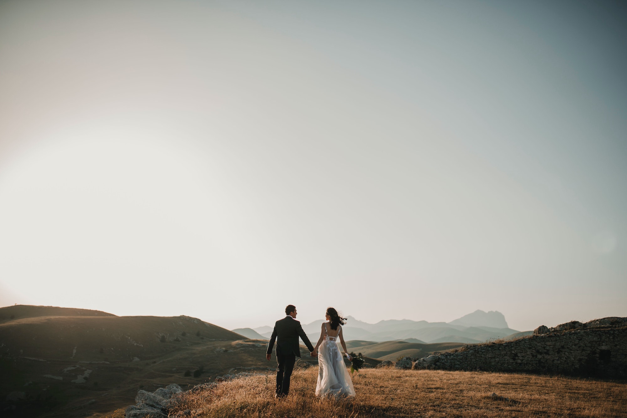 foto pettine IfjHaIoAoqE unsplash - What is the ‘golden hour’ and how can you make the most of it?